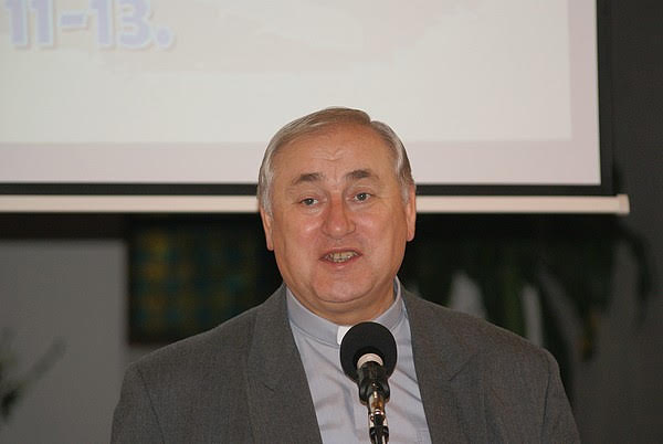 HÍVOM A CSALÁDOKAT  2020. októberében – Elköszön Bíró László püspök