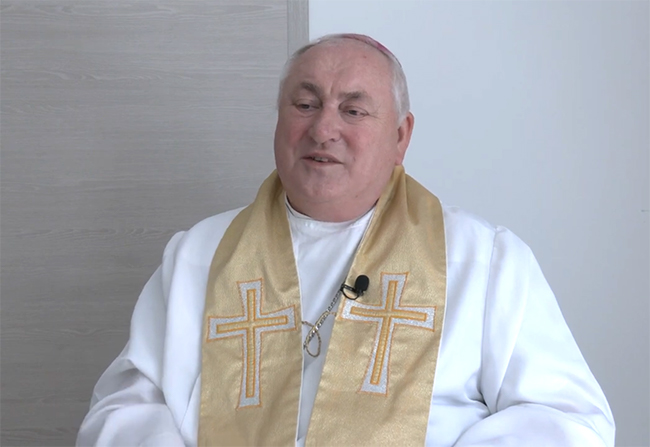 Online tartotta meg prédikációját Püspök atya a Nagyboldogasszony Főplébánián – VIDEÓ